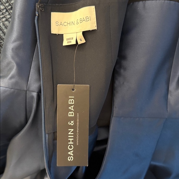 Elegant Sachin & Babi Navy Evening Gown-size 6 - Picture 12 of 14